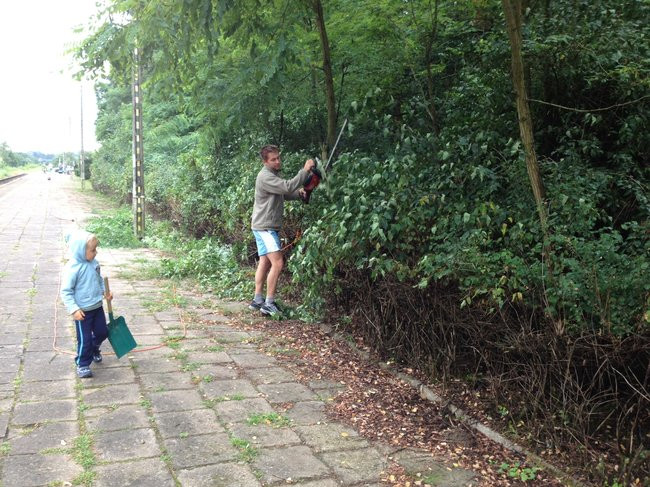 Sprzątanie dworca w Boszkowie (zdjęcia)