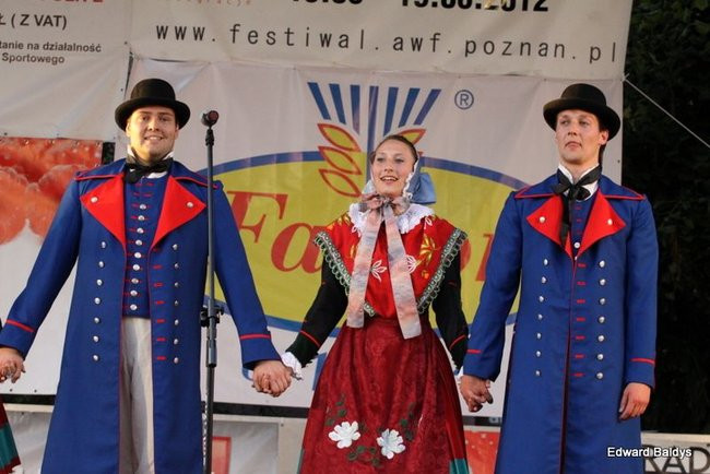 Zabrakło ławek dla widzów  (zdjęcia)