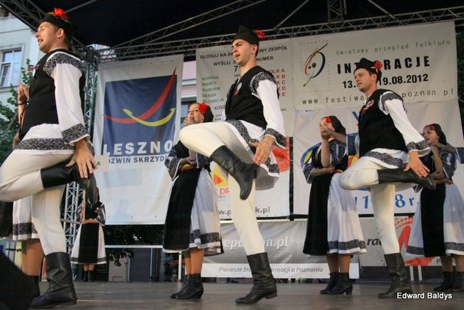 Zabrakło ławek dla widzów  (zdjęcia)