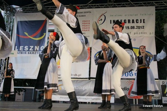 Zabrakło ławek dla widzów  (zdjęcia)