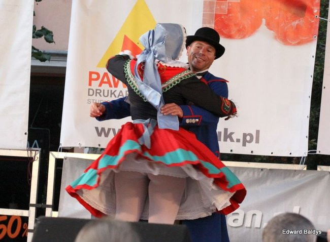 Zabrakło ławek dla widzów  (zdjęcia)