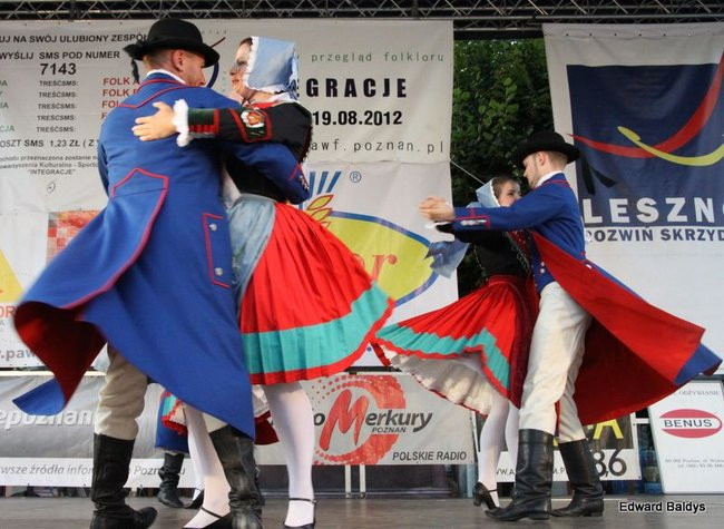 Zabrakło ławek dla widzów  (zdjęcia)