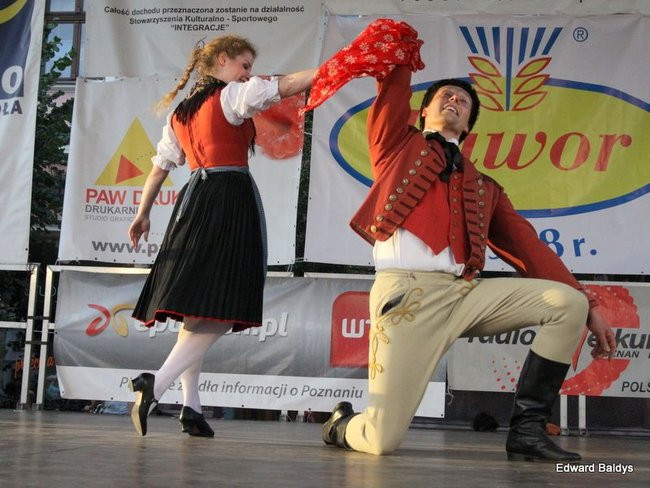 Zabrakło ławek dla widzów  (zdjęcia)