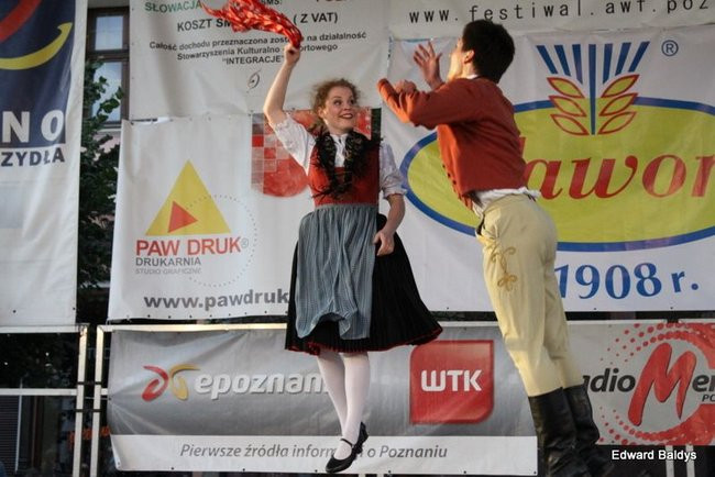 Zabrakło ławek dla widzów  (zdjęcia)