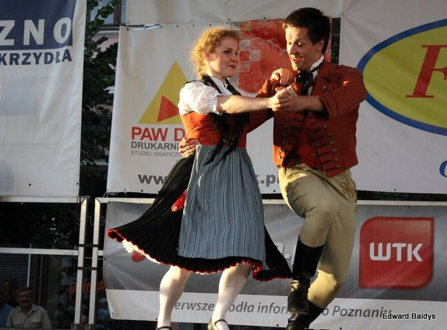 Zabrakło ławek dla widzów  (zdjęcia)