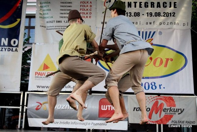 Zabrakło ławek dla widzów  (zdjęcia)