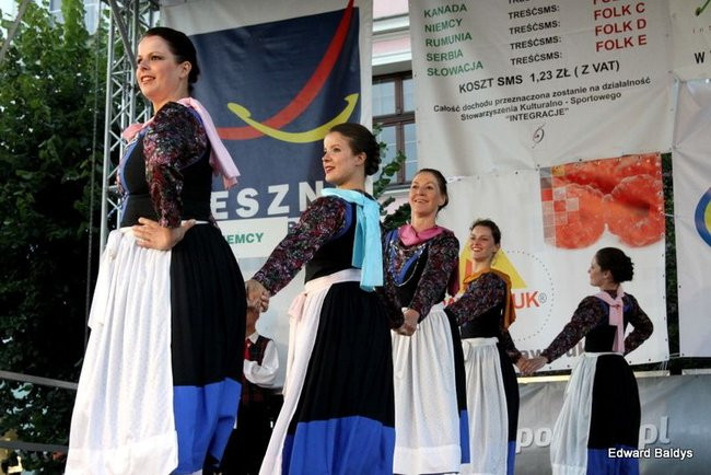 Zabrakło ławek dla widzów  (zdjęcia)