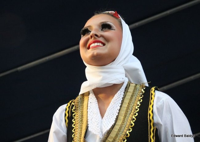 Zabrakło ławek dla widzów  (zdjęcia)