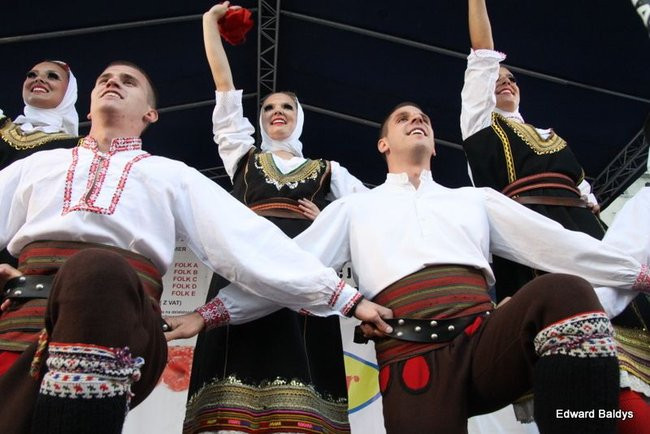 Zabrakło ławek dla widzów  (zdjęcia)