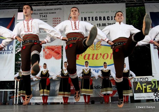 Zabrakło ławek dla widzów  (zdjęcia)