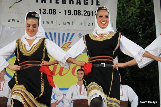 Zabrakło ławek dla widzów  (zdjęcia)