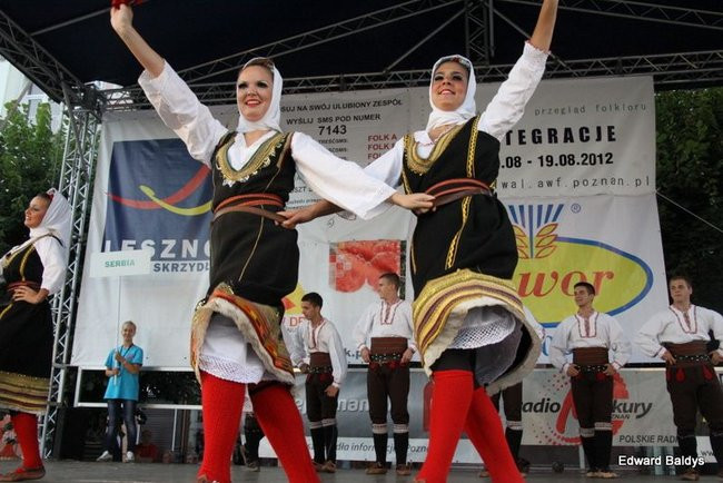 Zabrakło ławek dla widzów  (zdjęcia)