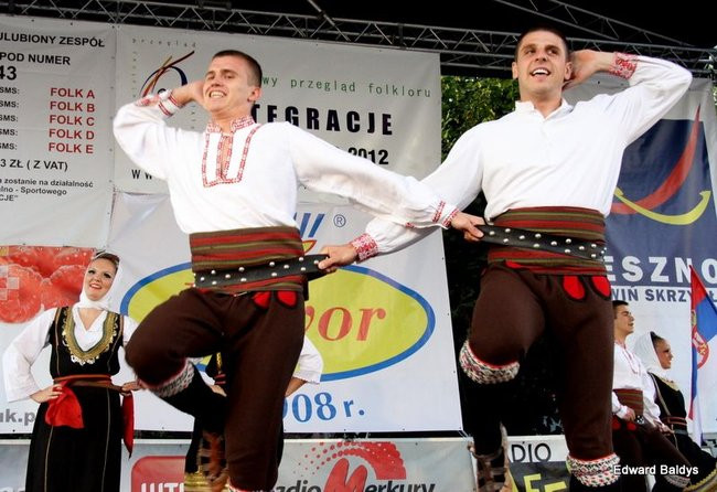 Zabrakło ławek dla widzów  (zdjęcia)