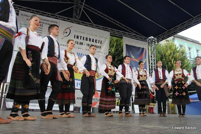 Zabrakło ławek dla widzów  (zdjęcia)