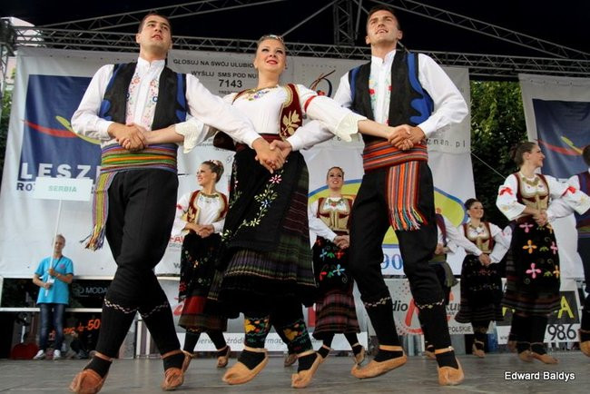 Zabrakło ławek dla widzów  (zdjęcia)