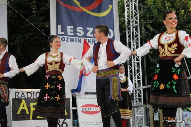 Zabrakło ławek dla widzów  (zdjęcia)