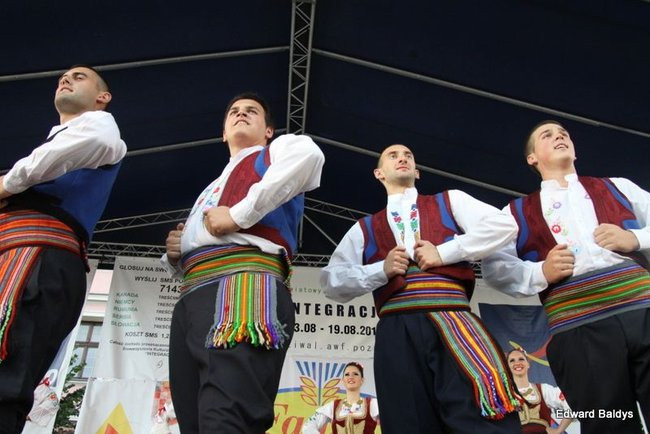 Zabrakło ławek dla widzów  (zdjęcia)