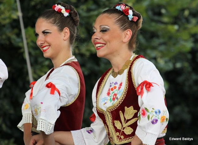 Zabrakło ławek dla widzów  (zdjęcia)