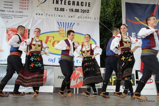 Zabrakło ławek dla widzów  (zdjęcia)