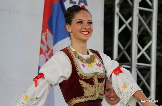 Zabrakło ławek dla widzów  (zdjęcia)