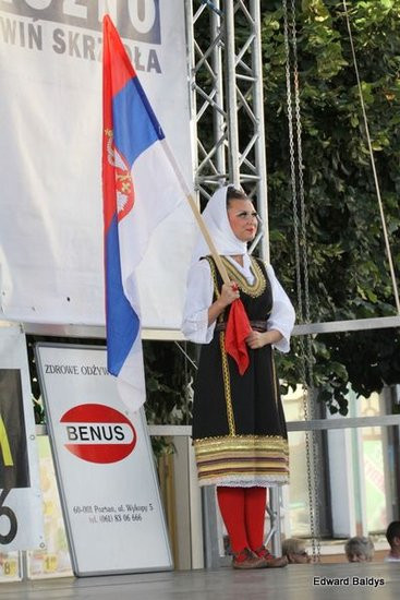 Zabrakło ławek dla widzów  (zdjęcia)