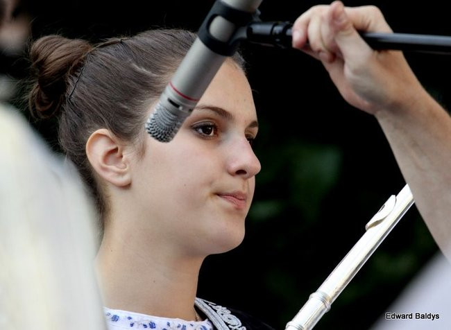 Zabrakło ławek dla widzów  (zdjęcia)