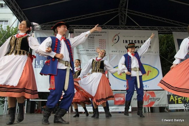 Zabrakło ławek dla widzów  (zdjęcia)