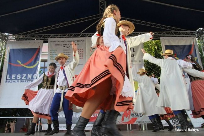 Zabrakło ławek dla widzów  (zdjęcia)