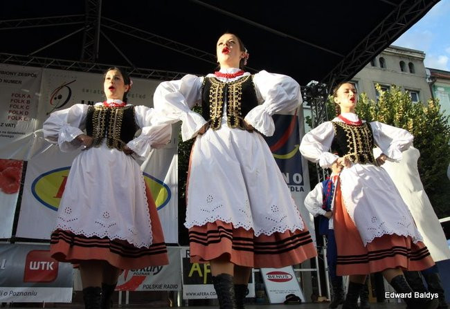 Zabrakło ławek dla widzów  (zdjęcia)