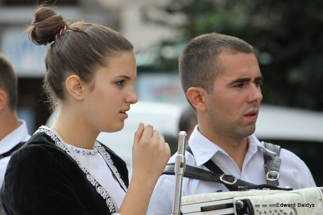 Zabrakło ławek dla widzów  (zdjęcia)