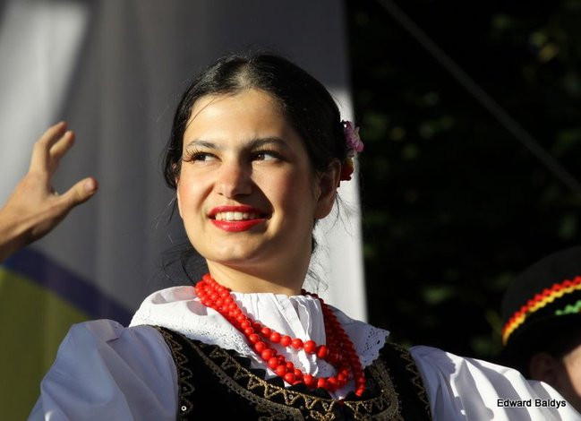 Zabrakło ławek dla widzów  (zdjęcia)