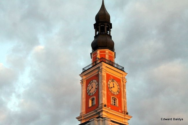 Zabrakło ławek dla widzów  (zdjęcia)