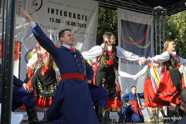 Zabrakło ławek dla widzów  (zdjęcia)