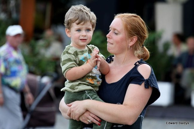 Zabrakło ławek dla widzów  (zdjęcia)