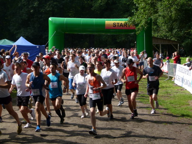 Koleżeńskie bieganie w Karczmie Borowej (zdjęcia)