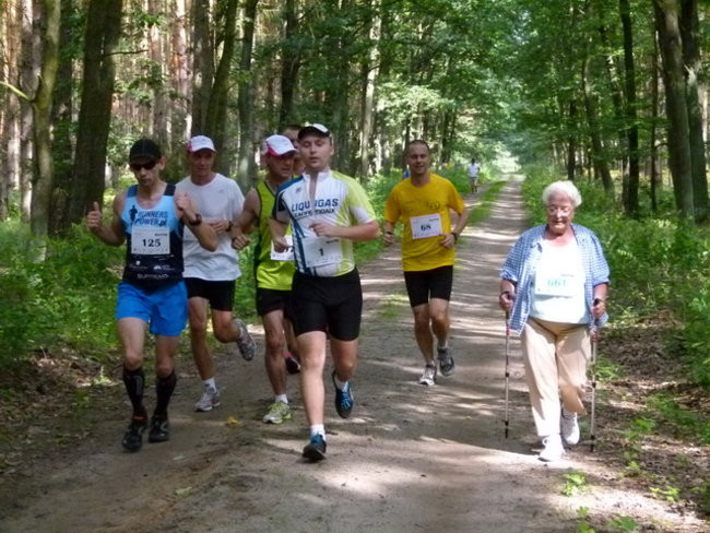 Koleżeńskie bieganie w Karczmie Borowej (zdjęcia)