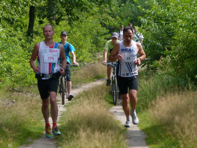 Koleżeńskie bieganie w Karczmie Borowej (zdjęcia)