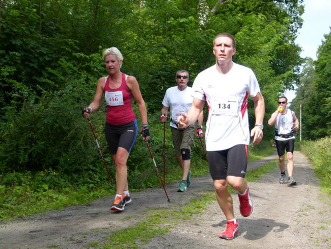 Koleżeńskie bieganie w Karczmie Borowej (zdjęcia)