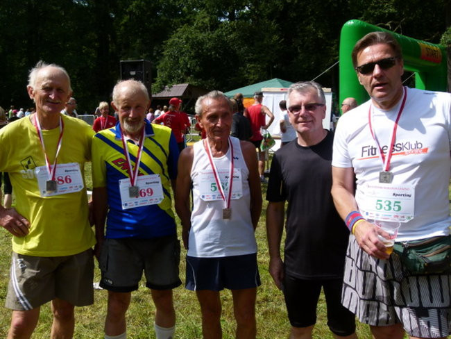 Koleżeńskie bieganie w Karczmie Borowej (zdjęcia)