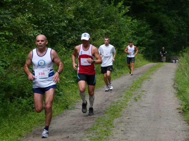 Koleżeńskie bieganie w Karczmie Borowej (zdjęcia)