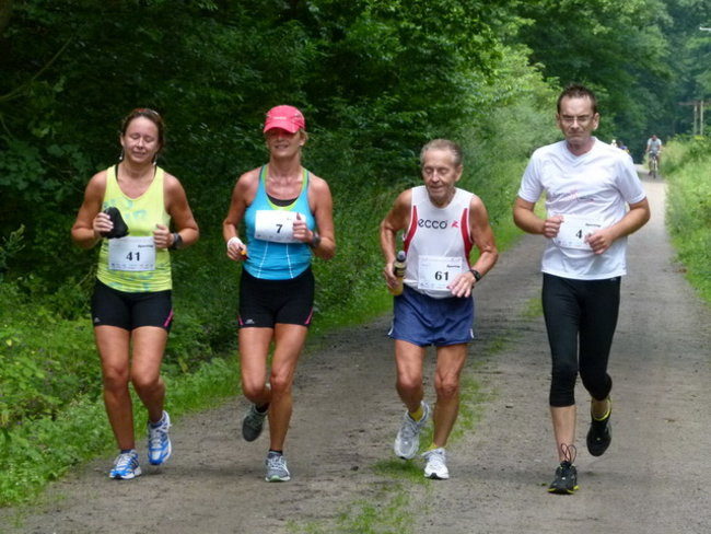 Koleżeńskie bieganie w Karczmie Borowej (zdjęcia)