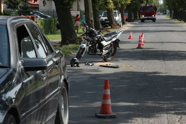 14-latek uderzył w mercedesa (zdjęcia)