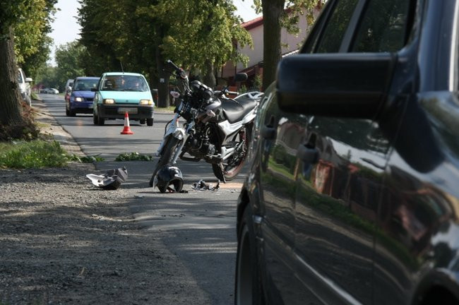 14-latek uderzył w mercedesa (zdjęcia)