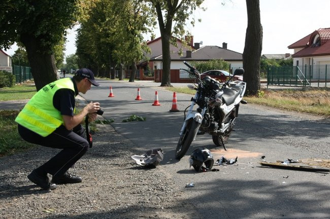 14-latek uderzył w mercedesa (zdjęcia)