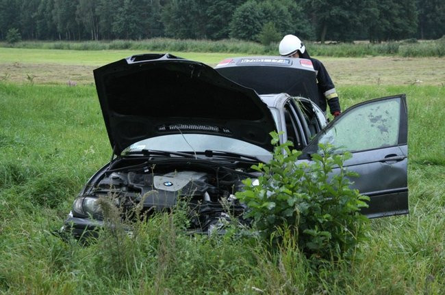 Rozbite bmw, kierowca w szpitalu (zdjęcia)
