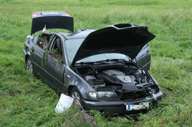 Rozbite bmw, kierowca w szpitalu (zdjęcia)