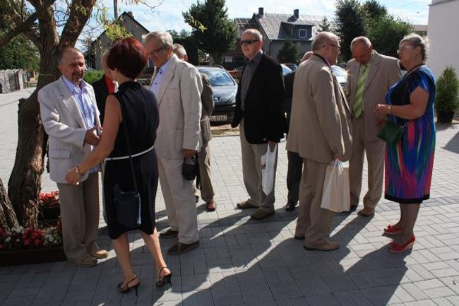 Niektórzy do szkoły idą chętnie (zdjęcia)