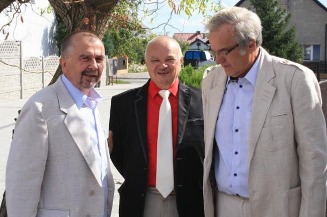 Niektórzy do szkoły idą chętnie (zdjęcia)