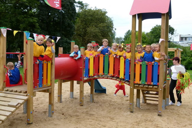 Plac ze zjeżdżalnią (zdjęcia)