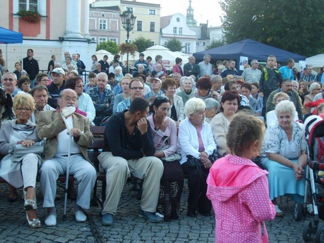 Króla w Lesznie witały tłumy (zdjęcia)